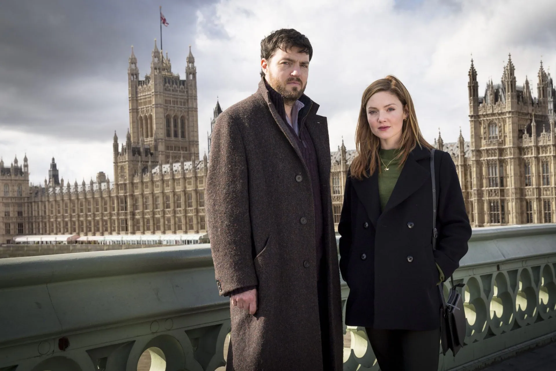 “Cormoran Strike”: el detective, el rockstar, la groupie, el niño mago y la autora cancelada